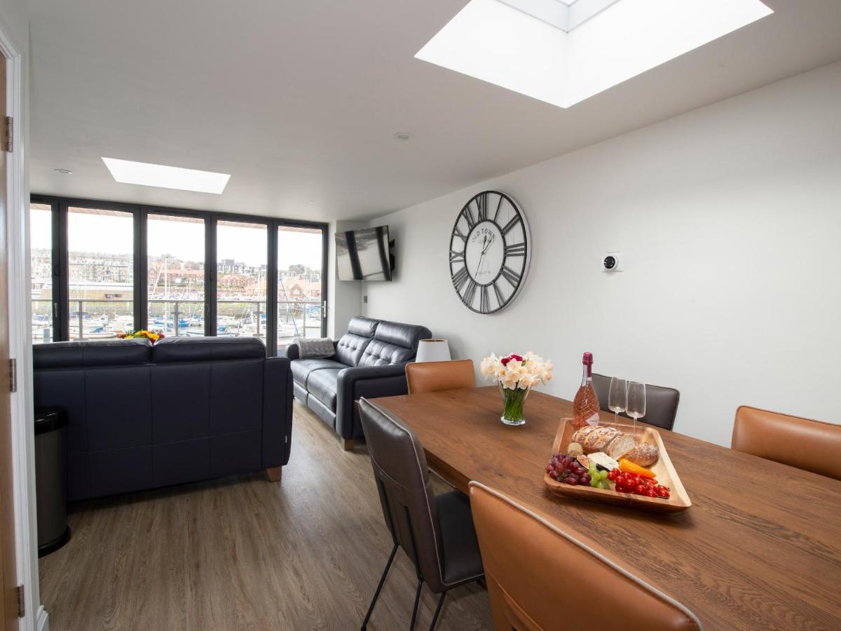 Harbour Sunset Villa Whitby Bagian luar foto