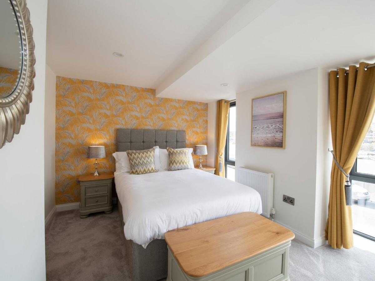Harbour Sunset Villa Whitby Bagian luar foto